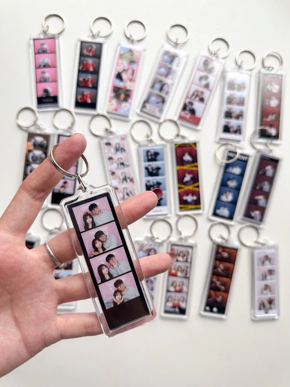 MÓC KHOÁ IN HÌNH PHOTOBOOTH THEO YÊU CẦU - Ảnh 2